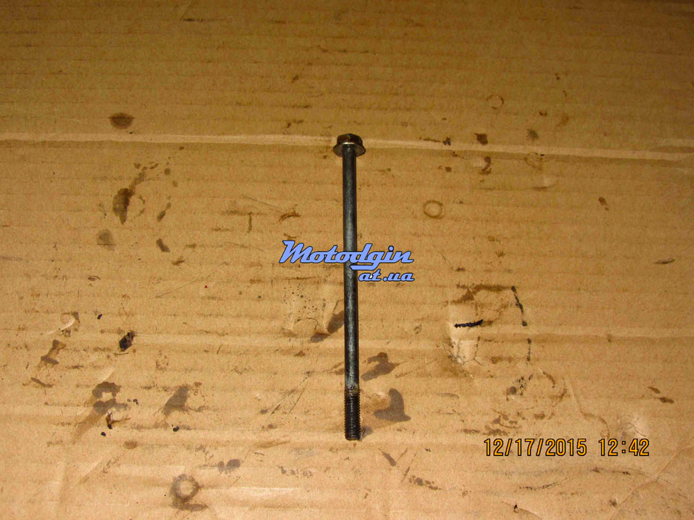 Шпилька головки цилиндра.