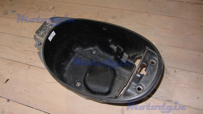 Бардачек сидения Хонда Дио 56